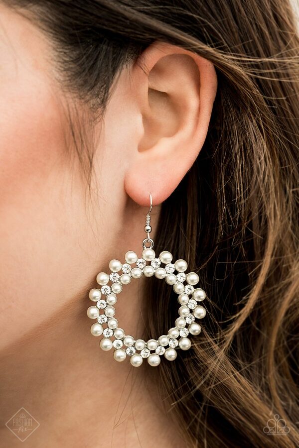 Pearly Poise Earrings - White